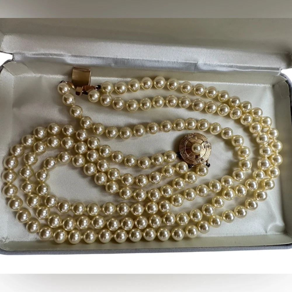 Vintage Mallorca Jewelry The First Lady
Collection 3 Strand Faux Pearl Necklace - Picture 2 of 6